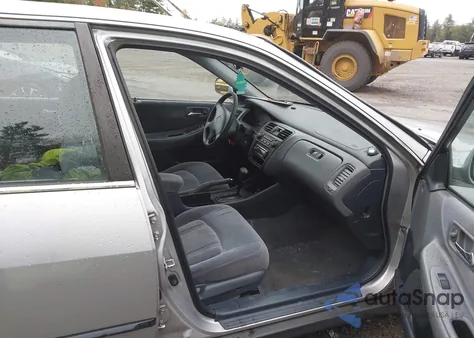 2000 Honda Accord 2.3 Lx from USA, damaged, VIN 1HGCG5640YA004279